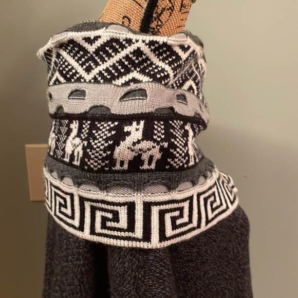 Ecologic Arts shrug, poncho, sweater combo. - Picture 6 of 14